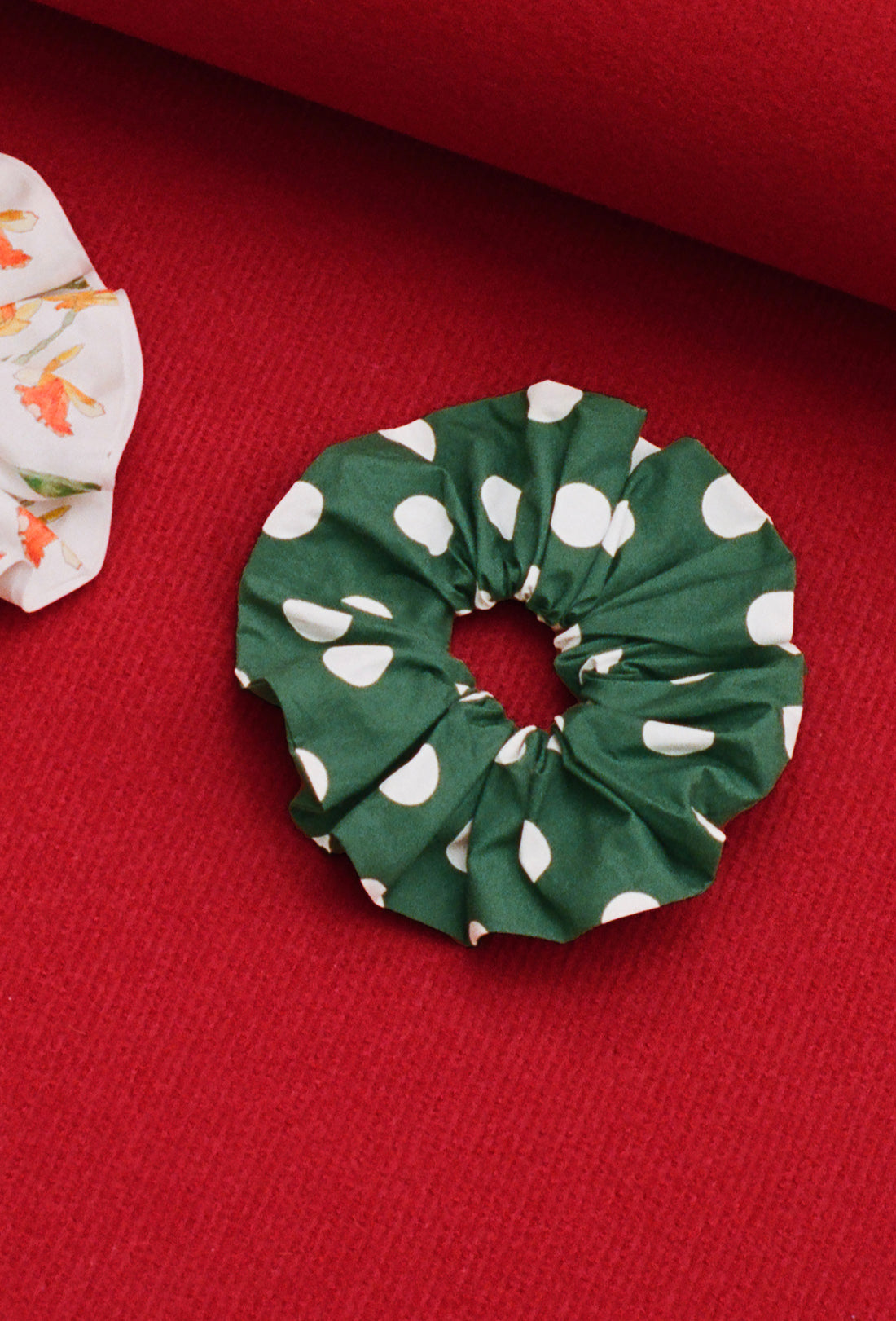 Prue Scrunchie - Cream Spot/Green