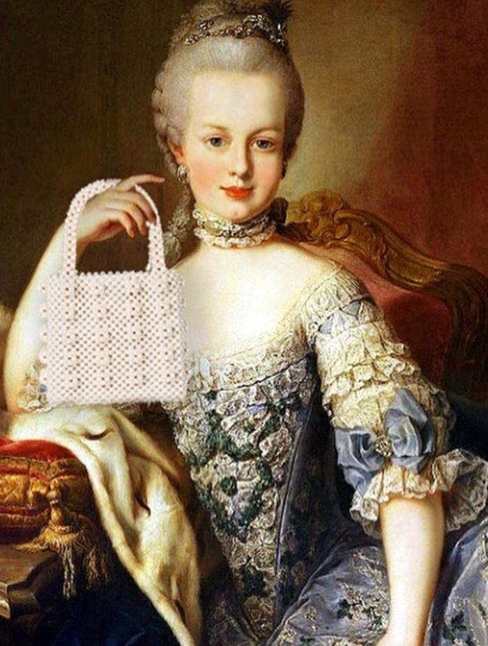 THE ANTONIA BAG OF FAME