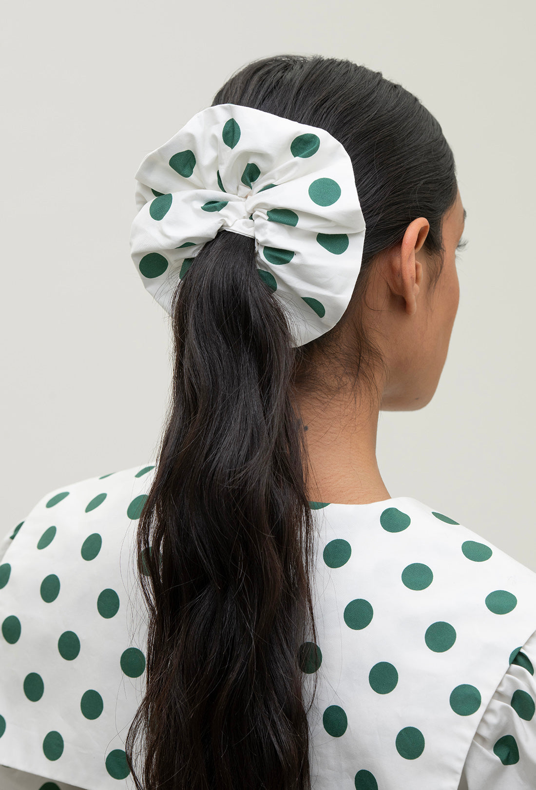 Prue Scrunchie - Green Spot/Cream